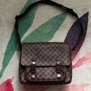 100% Authentic Louis Vuitton  cross body shoulder